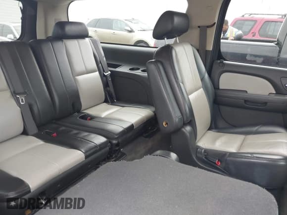 ✅ 2008 Chevrolet Suburban 3LT • VIN: 3GNFC16018G179193 • Lot: 41682169. Listed on IAAI with 218,670 mi. Free auction sales archive from the USA and detailed vehicle history report at DreamBid. Image 8.