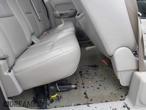 ✅ 2008 Chevrolet Silverado 1500 • VIN: 1GCEC19YX8Z293442 • Lot: 41645039. Wystawiony na IAAI z przebiegiem 128 008 mil. Bezpłatny archiwum sprzedaży aukcyjnych z USA i szczegółowy raport historii pojazdu na DreamBid. Zdjęcie 8.