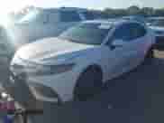 2022 Toyota Camry SE z VIN 4T1G11AK6NU058515, wystawiony jako IAAI lot #43327981 z przebiegiem 52 656 mil mil oraz . Historia ofert i sprzedaży dostępna na DreamBid. Obrazek 2.