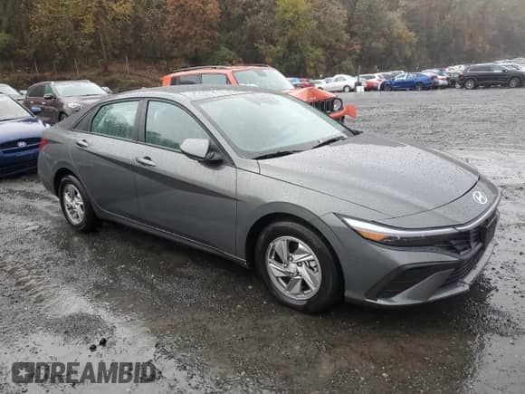 2025 Hyundai Elantra SE z VIN KMHLL4DG8SU991636, wystawiony jako Copart lot #90350975 z przebiegiem 7 084 mil mil oraz Szkoda całkowita • Salvage title. Historia ofert i sprzedaży dostępna na DreamBid. Obrazek 4.