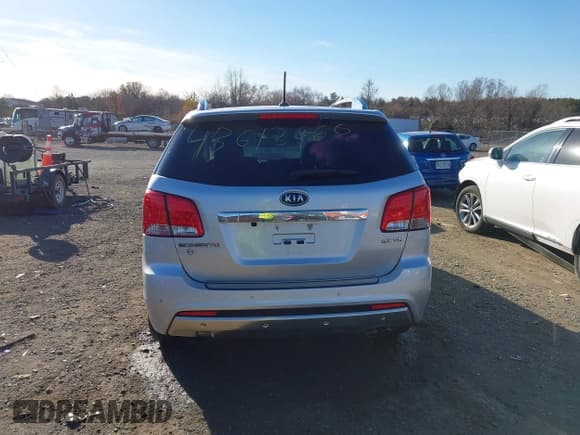 ✅ 2012 Kia Sorento SX • VIN: 5XYKWDA29CG219715 • Lot: 43613966. Listed on IAAI with 244,949 mi. Free auction sales archive from the USA and detailed vehicle history report at DreamBid. Image 16.