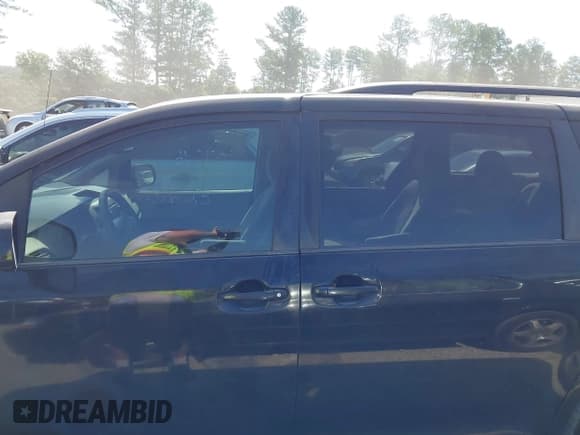 ✅ 2014 Toyota Sienna LE AAS • VIN: 5TDKK3DC0ES525623 • Lot: 42823834. Listed on IAAI with 211,670 mi. Free auction sales archive from the USA and detailed vehicle history report at DreamBid. Image 14.