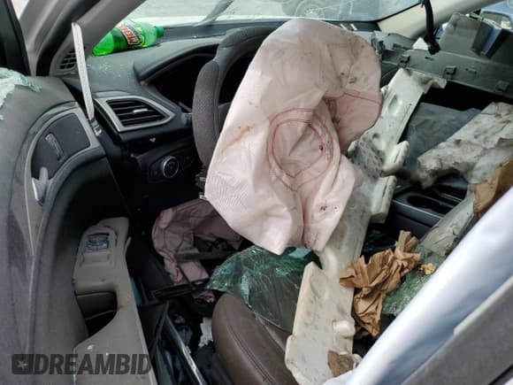 ✅ 2016 Lincoln MKZ • VIN: 3LN6L2G95GR622357 • Lot: 70761545. Wystawiony na Copart z przebiegiem Nie podano. Bezpłatny archiwum sprzedaży aukcyjnych z USA i szczegółowy raport historii pojazdu na DreamBid. Zdjęcie 8.