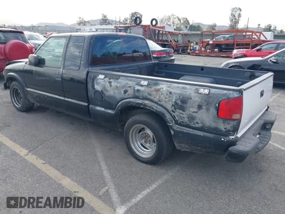 ✅ 2000 Chevrolet S-10 LS • VIN: 1GCCS19W2Y8170281 • Лот: 41687414. Опубликован ранее на IAAI с пробегом 186 332 миль. Бесплатный доступ к архиву аукционных продаж из США и подробный отчёт об истории автомобиля на DreamBid. Изображение 3.