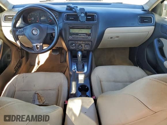 ✅ 2011 Volkswagen Jetta SE • VIN: 3VWDX7AJ3BM396774 • Lot: 94497625. Wystawiony na Copart z przebiegiem 217 220 mil. Bezpłatny archiwum sprzedaży aukcyjnych z USA i szczegółowy raport historii pojazdu na DreamBid. Zdjęcie 8.