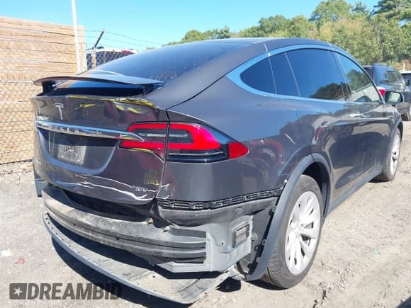 ✅ 2016 Tesla Model X 70D • VIN: 5YJXCBE26GF005047 • Lot: 43414028. Wystawiony na IAAI z przebiegiem 72 556 mil. Bezpłatny archiwum sprzedaży aukcyjnych z USA i szczegółowy raport historii pojazdu na DreamBid. Zdjęcie 4.