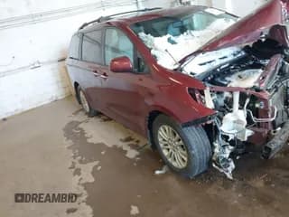 ✅ 2015 Toyota Sienna XLE • VIN: 5TDYK3DC9FS573696 • Lot: 41673006. Wystawiony na IAAI z przebiegiem 199 136 mil. Bezpłatny archiwum sprzedaży aukcyjnych z USA i szczegółowy raport historii pojazdu na DreamBid. Zdjęcie 1.