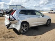 ✅ 2018 Volvo XC60 Momentum • VIN: LYV102RK3JB100845 • Lot: 90073965. Wystawiony na Copart z przebiegiem 58 828 mil. Bezpłatny archiwum sprzedaży aukcyjnych z USA i szczegółowy raport historii pojazdu na DreamBid. Zdjęcie 3.