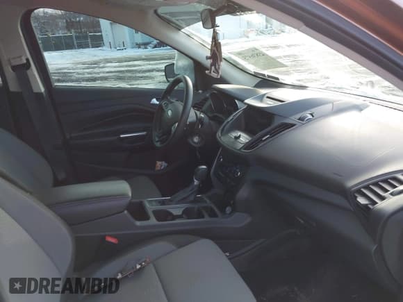 ✅ 2017 Ford Escape SE • VIN: 1FMCU9GD7HUD95311 • Лот: 43836975. Опубликован ранее на IAAI с пробегом 95 785 миль. Бесплатный доступ к архиву аукционных продаж из США и подробный отчёт об истории автомобиля на DreamBid. Изображение 5.