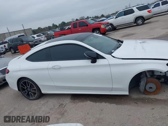 ✅ 2022 Mercedes-Benz C 300 • VIN: W1KWJ8DB5NG115893 • Lot: 41590272. Wystawiony na IAAI z przebiegiem 15 562 mil. Bezpłatny archiwum sprzedaży aukcyjnych z USA i szczegółowy raport historii pojazdu na DreamBid. Zdjęcie 14.