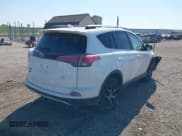 ✅ 2017 Toyota RAV4 SE • VIN: JTMJFREVXHJ709164 • Lot: 43321767. Wystawiony na IAAI z przebiegiem 93 970 mil. Bezpłatny archiwum sprzedaży aukcyjnych z USA i szczegółowy raport historii pojazdu na DreamBid. Zdjęcie 4.