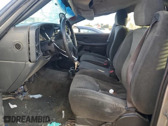 ✅ 2004 Chevrolet Silverado 1500 LS • VIN: 2GCEC19TX41219204 • Lot: 91649455. Wystawiony na Copart z przebiegiem 239 719 mil. Bezpłatny archiwum sprzedaży aukcyjnych z USA i szczegółowy raport historii pojazdu na DreamBid. Zdjęcie 7.