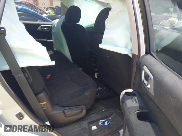 ✅ 2015 Nissan Pathfinder SL • VIN: 5N1AR2MM6FC668911 • Lot: 42344670. Wystawiony na IAAI z przebiegiem 70 204 mil. Bezpłatny archiwum sprzedaży aukcyjnych z USA i szczegółowy raport historii pojazdu na DreamBid. Zdjęcie 8.