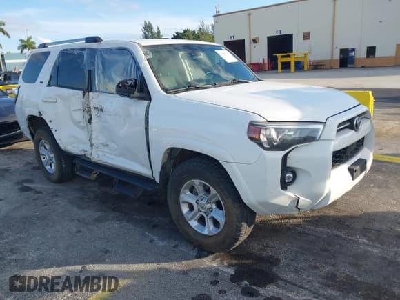 ✅ 2022 Toyota 4Runner SR5 • VIN: JTEMU5JR2N6053461 • Лот: 43846742. Опубликован ранее на IAAI с пробегом 37 736 миль. Бесплатный доступ к архиву аукционных продаж из США и подробный отчёт об истории автомобиля на DreamBid. Изображение 1.