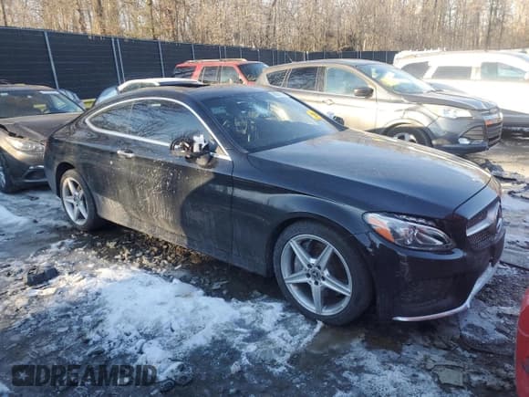 ✅ 2018 Mercedes-Benz C 300 • VIN: WDDWJ4KB6JF756983 • Lot: 88961705. Wystawiony na Copart z przebiegiem Nie podano. Bezpłatny archiwum sprzedaży aukcyjnych z USA i szczegółowy raport historii pojazdu na DreamBid. Zdjęcie 4.
