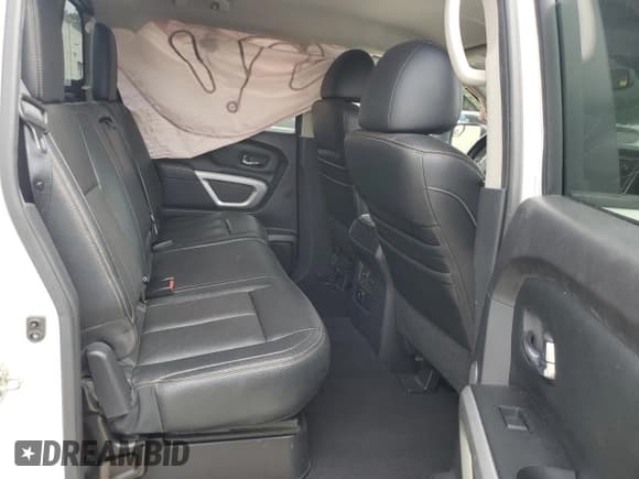 ✅ 2017 Nissan Titan SL • VIN: 1N6AA1E63HN510441 • Lot: 70311685. Wystawiony na Copart z przebiegiem Nie podano. Bezpłatny archiwum sprzedaży aukcyjnych z USA i szczegółowy raport historii pojazdu na DreamBid. Zdjęcie 10.