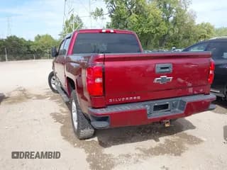 ✅ 2017 Chevrolet Silverado 1500 LT • VIN: 3GCUKREC4HG270911 • Lot: 43337516. Wystawiony na IAAI z przebiegiem 118 000 mil. Bezpłatny archiwum sprzedaży aukcyjnych z USA i szczegółowy raport historii pojazdu na DreamBid. Zdjęcie 3.