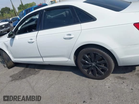 ✅ 2017 Audi A4 Premium • VIN: WAUGNAF49HN006066 • Lot: 41975642. Wystawiony na IAAI z przebiegiem Nie podano. Bezpłatny archiwum sprzedaży aukcyjnych z USA i szczegółowy raport historii pojazdu na DreamBid. Zdjęcie 14.