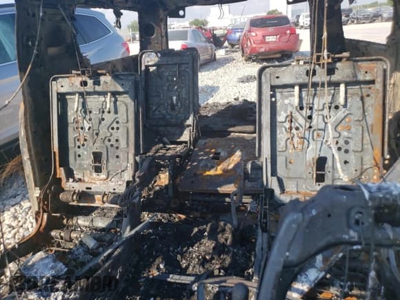 ✅ 2023 Chevrolet Suburban LT • VIN: 1GNSCCKD7PR332242 • Lot: 59224604. Wystawiony na Copart z przebiegiem Nie podano. Bezpłatny archiwum sprzedaży aukcyjnych z USA i szczegółowy raport historii pojazdu na DreamBid. Zdjęcie 10.