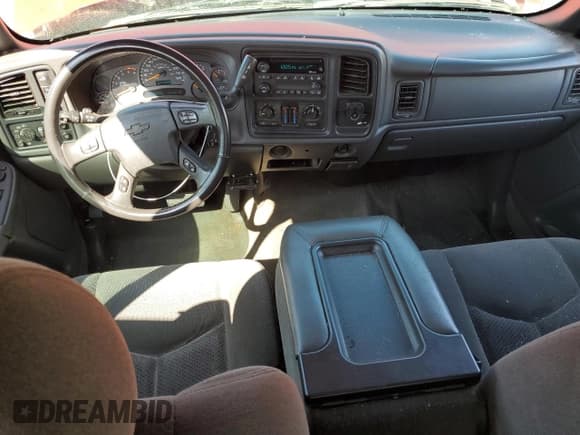 ✅ 2003 Chevrolet Silverado 2500HD LS • VIN: 1GCHK29G33E239431 • Lot: 54383905. Wystawiony na Copart z przebiegiem 71 232 mil. Bezpłatny archiwum sprzedaży aukcyjnych z USA i szczegółowy raport historii pojazdu na DreamBid. Zdjęcie 8.