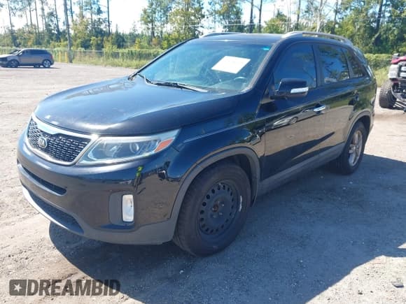✅ 2015 Kia Sorento LX • VIN: 5XYKT3A60FG633394 • Lot: 43468565. Listed on IAAI with 186,355 mi. Free auction sales archive from the USA and detailed vehicle history report at DreamBid. Image 2.