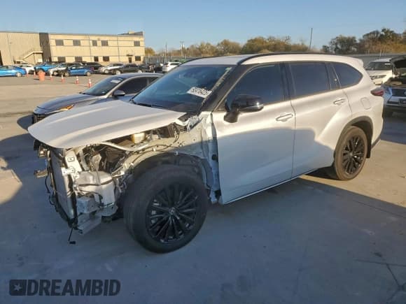 ✅ 2024 Toyota Highlander LE • VIN: 5TDKDRAHXRS539869 • Лот: 92416425. Опубликован ранее на Copart с пробегом 13 707 миль. Бесплатный доступ к архиву аукционных продаж из США и подробный отчёт об истории автомобиля на DreamBid. Изображение 1.