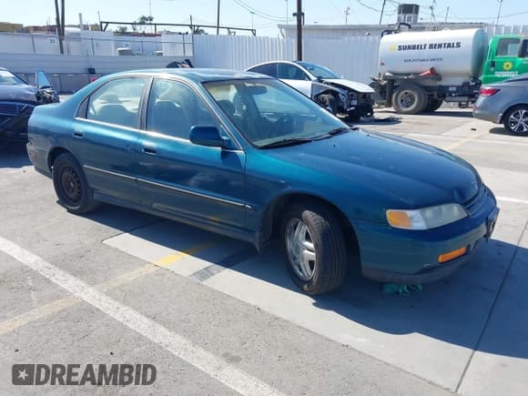 ✅ 1994 Honda Accord LX • VIN: JHMCD563XRC103632 • Lot: 42216235. Listed on IAAI with 209,424 mi. Free auction sales archive from the USA and detailed vehicle history report at DreamBid. Image 1.