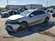 ✅ 2023 Toyota Camry SE • VIN: 4T1G11AK8PU760922 • Lot: 87302875. Wystawiony na Copart z przebiegiem 72 154 mil. Bezpłatny archiwum sprzedaży aukcyjnych z USA i szczegółowy raport historii pojazdu na DreamBid. Zdjęcie 1.