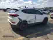 2017 Hyundai Tucson Sport z VIN KM8J33A24HU557040, wystawiony jako Copart lot #85887885 z przebiegiem 113 488 mil mil oraz Szkoda całkowita • Salvage title. Historia ofert i sprzedaży dostępna na DreamBid. Obrazek 3.