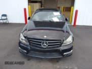 ✅ 2014 Mercedes-Benz C 250 • VIN: WDDGJ4HB3EG300841 • Lot: 41765449. Wystawiony na IAAI z przebiegiem 152 263 mil. Bezpłatny archiwum sprzedaży aukcyjnych z USA i szczegółowy raport historii pojazdu na DreamBid. Zdjęcie 12.