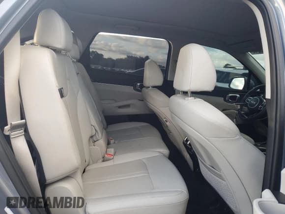 ✅ 2025 Kia Sorento S • VIN: 5XYRL4JC2SG341427 • Lot: 84793845. Listed on Copart with 6,522 mi. Free auction sales archive from the USA and detailed vehicle history report at DreamBid. Image 10.