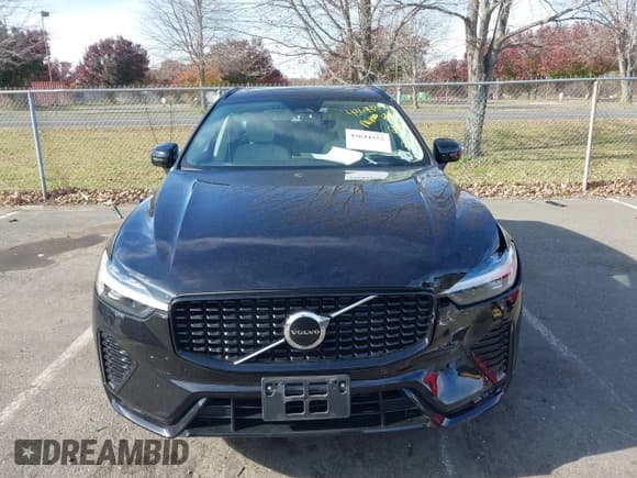 ✅ 2024 Volvo XC60 Core Dark Theme • VIN: YV4L12RK4R1923970 • Lot: 43644352. Wystawiony na IAAI z przebiegiem 27 746 mil. Bezpłatny archiwum sprzedaży aukcyjnych z USA i szczegółowy raport historii pojazdu na DreamBid. Zdjęcie 6.
