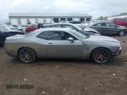 ✅ 2016 Dodge Challenger SRT 392 • VIN: 2C3CDZDJ2GH125200 • Lot: 43400862. Wystawiony na IAAI z przebiegiem 56 605 mil. Bezpłatny archiwum sprzedaży aukcyjnych z USA i szczegółowy raport historii pojazdu na DreamBid. Zdjęcie 12.