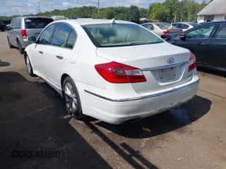 2013 Hyundai Genesis 3.8L z VIN KMHGC4DD2DU223953, wystawiony jako IAAI lot #42958125 z przebiegiem 227 974 mil mil oraz . Historia ofert i sprzedaży dostępna na DreamBid. Obrazek 3.