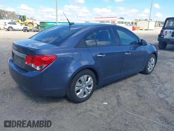 ✅ 2014 Chevrolet Cruze LS • VIN: 1G1PA5SH3E7207307 • Lot: 43437657. Listed on IAAI with 55,985 mi. Free auction sales archive from the USA and detailed vehicle history report at DreamBid. Image 4.