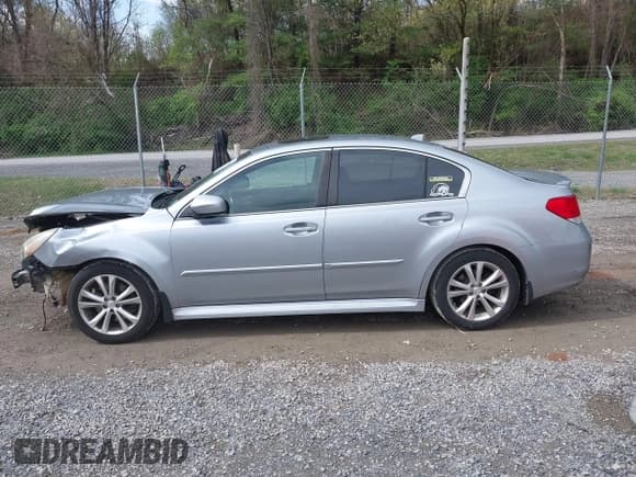 ✅ 2013 Subaru Legacy Limited • VIN: 4S3BMDP67D2005284 • Lot: 41947296. Wystawiony na IAAI z przebiegiem 183 398 mil. Bezpłatny archiwum sprzedaży aukcyjnych z USA i szczegółowy raport historii pojazdu na DreamBid. Zdjęcie 14.