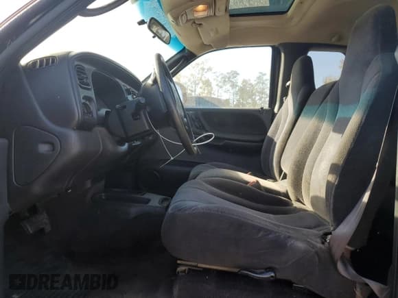 ✅ 2000 Dodge Dakota • VIN: 1B7GL22X6YS730796 • Lot: 75739534. Wystawiony na Copart z przebiegiem 227 457 mil. Bezpłatny archiwum sprzedaży aukcyjnych z USA i szczegółowy raport historii pojazdu na DreamBid. Zdjęcie 7.