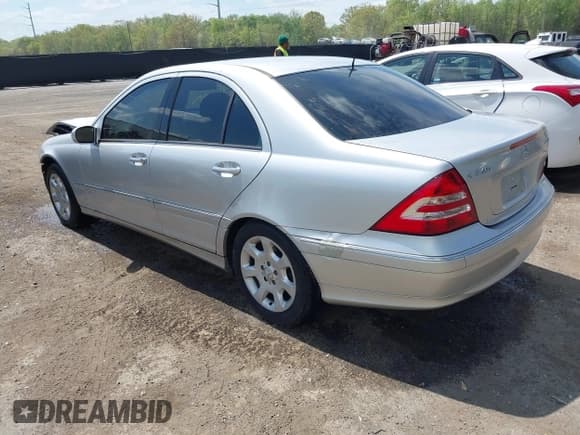 ✅ 2005 Mercedes-Benz C 240 • VIN: WDBRF81J75F707949 • Lot: 42083094. Wystawiony na IAAI z przebiegiem 108 730 mil. Bezpłatny archiwum sprzedaży aukcyjnych z USA i szczegółowy raport historii pojazdu na DreamBid. Zdjęcie 3.