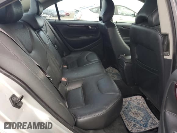 ✅ 2003 Volvo S60 2.4L • VIN: YV1RS64A132250177 • Lot: 84012935. Wystawiony na Copart z przebiegiem 176 685 mil. Bezpłatny archiwum sprzedaży aukcyjnych z USA i szczegółowy raport historii pojazdu na DreamBid. Zdjęcie 10.