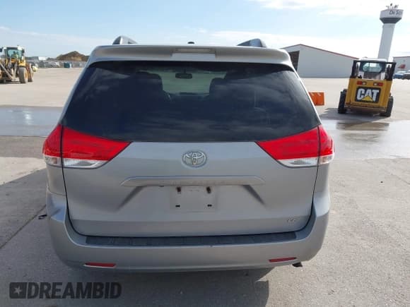 ✅ 2014 Toyota Sienna LE • VIN: 5TDKK3DC0ES509583 • Lot: 43424567. Listed on IAAI with 217,639 mi. Free auction sales archive from the USA and detailed vehicle history report at DreamBid. Image 18.
