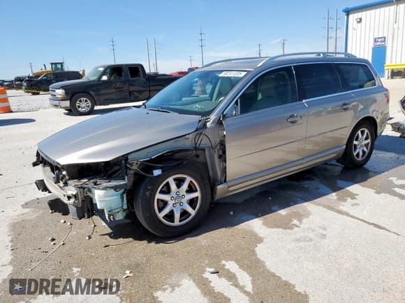 ✅ 2008 Volvo V70 • VIN: YV1BW982681009951 • Lot: 90241335. Listed on Copart with 135,567 mi. Free auction sales archive from the USA and detailed vehicle history report at DreamBid. Image 1.