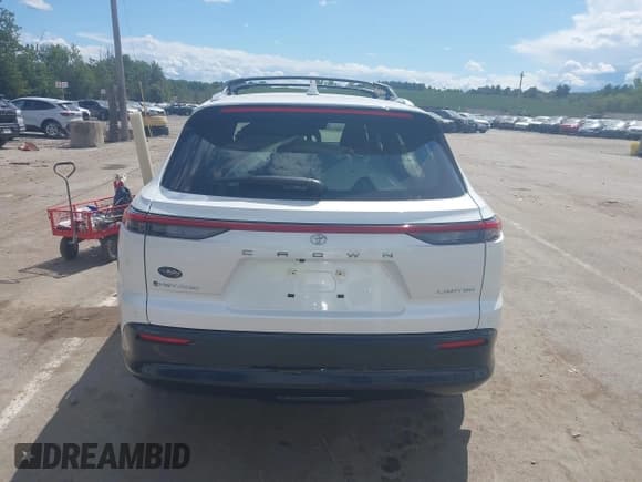 ✅ 2025 Toyota Crown XLE • VIN: JTDACAAJ9S3020435 • Лот: 43074449. Опубликован ранее на IAAI с пробегом 1 900 миль. Бесплатный доступ к архиву аукционных продаж из США и подробный отчёт об истории автомобиля на DreamBid. Изображение 16.