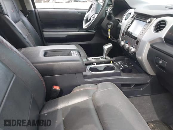 ✅ 2019 Toyota Tundra SR5 • VIN: 5TFDY5F11KX834070 • Lot: 42030923. Wystawiony na IAAI z przebiegiem 123 333 mil. Bezpłatny archiwum sprzedaży aukcyjnych z USA i szczegółowy raport historii pojazdu na DreamBid. Zdjęcie 5.