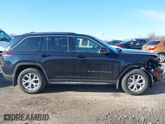 ✅ 2023 Jeep Grand Cherokee Limited • VIN: 1C4RJHBG1PC627893 • Lot: 43749758. Wystawiony na IAAI z przebiegiem 31 325 mil. Bezpłatny archiwum sprzedaży aukcyjnych z USA i szczegółowy raport historii pojazdu na DreamBid. Zdjęcie 13.