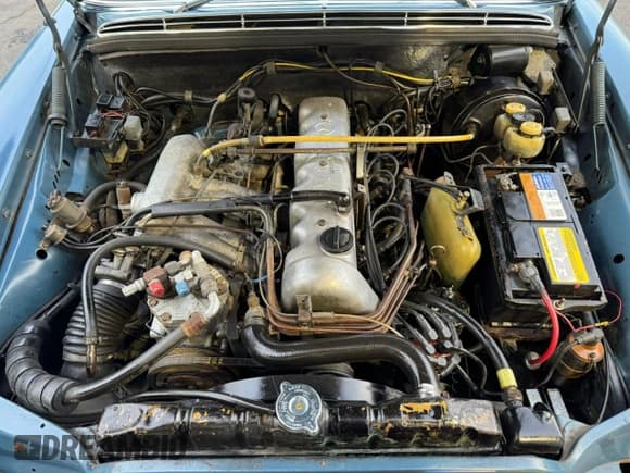 ✅ 1972 Mercedes-Benz 280 • VIN: 10801812088890 • Lot: 93287845. Wystawiony na Copart z przebiegiem 85 343 mil. Bezpłatny archiwum sprzedaży aukcyjnych z USA i szczegółowy raport historii pojazdu na DreamBid. Zdjęcie 7.