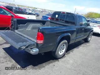 ✅ 2002 Dodge Dakota SLT • VIN: 1B7GL42XX2S526165 • Lot: 42277907. Wystawiony na IAAI z przebiegiem 151 429 mil. Bezpłatny archiwum sprzedaży aukcyjnych z USA i szczegółowy raport historii pojazdu na DreamBid. Zdjęcie 4.