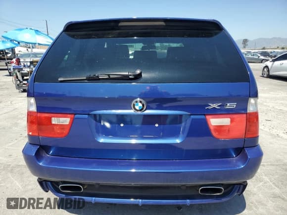✅ 2005 BMW X5 4.8is • VIN: 5UXFA93585LE82582 • Lot: 48696585. Wystawiony na Copart z przebiegiem 140 390 mil. Bezpłatny archiwum sprzedaży aukcyjnych z USA i szczegółowy raport historii pojazdu na DreamBid. Zdjęcie 6.
