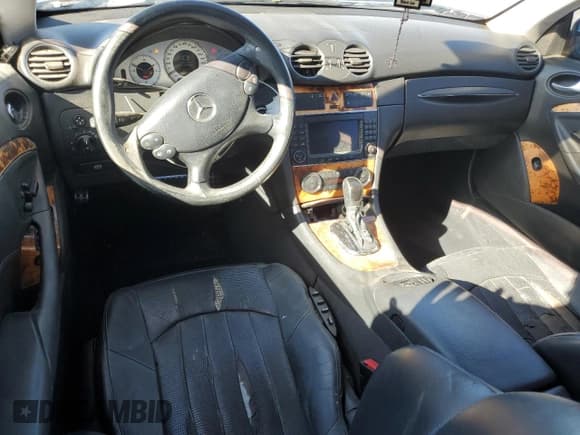 ✅ 2005 Mercedes-Benz CLK 55 AMG • VIN: WDBTJ76H15F161721 • Lot: 79685524. Wystawiony na Copart z przebiegiem 200 223 mil. Bezpłatny archiwum sprzedaży aukcyjnych z USA i szczegółowy raport historii pojazdu na DreamBid. Zdjęcie 8.