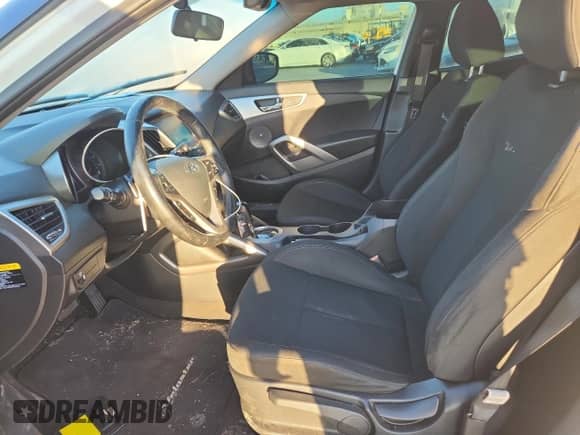 2017 Hyundai Veloster с VIN KMHTC6AD5HU306216, выставлен на аукционе Copart как лот 82774195 с пробегом 179 558 миль миль и Чистый • Clean title. История ставок и продаж доступна на DreamBid. Изображение 7.