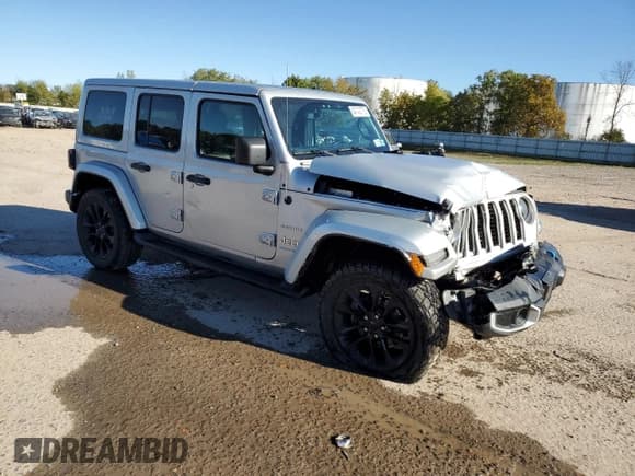 ✅ 2023 Jeep Wrangler Sahara • VIN: 1C4JJXP69PW514683 • Lot: 84743775. Wystawiony na Copart z przebiegiem 72 487 mil. Bezpłatny archiwum sprzedaży aukcyjnych z USA i szczegółowy raport historii pojazdu na DreamBid. Zdjęcie 4.